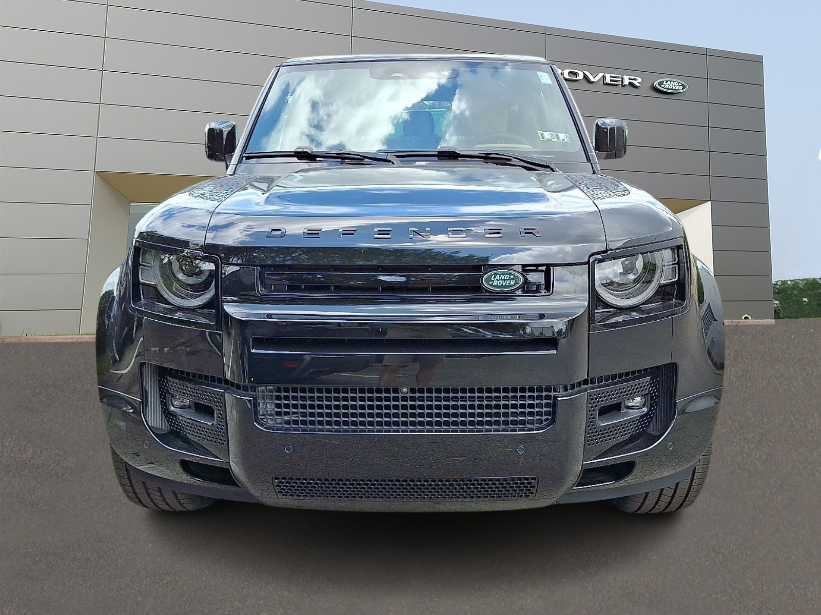 2025 Land Rover Defender X-Dynamic SE photo 5