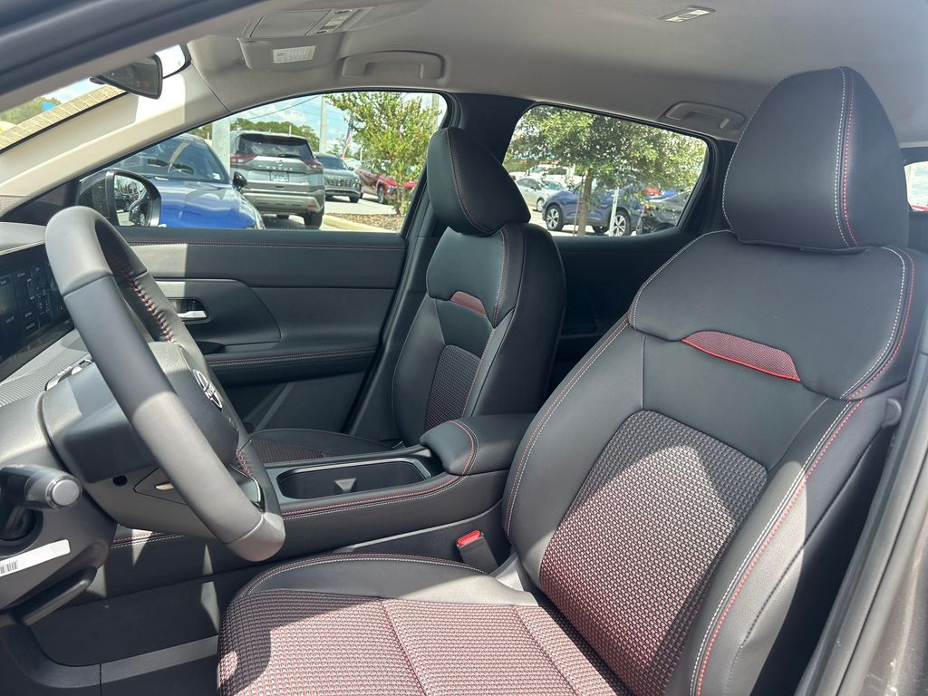2026 Nissan Kicks SR photo 14
