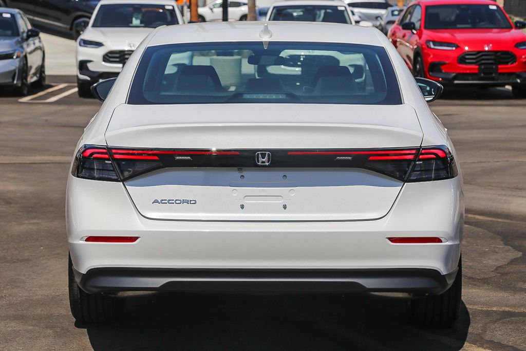 2025 Honda Accord LX photo 8