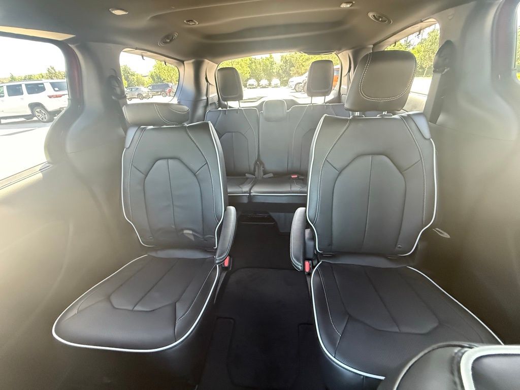 2025 Chrysler Pacifica Limited photo 23