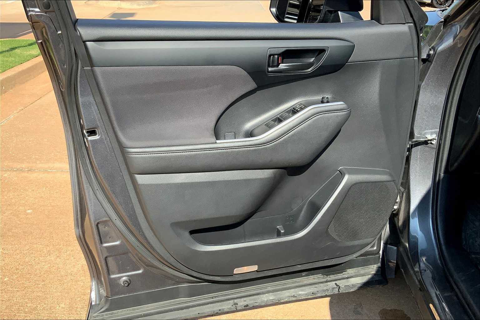 2023 Toyota Highlander L photo 51