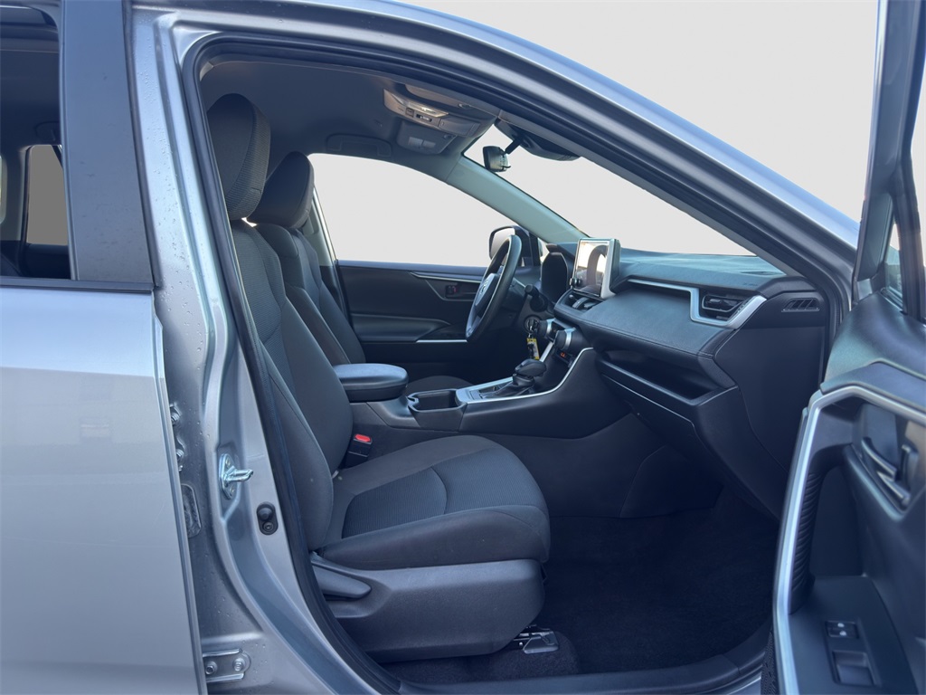 2024 Toyota RAV4 LE photo 18