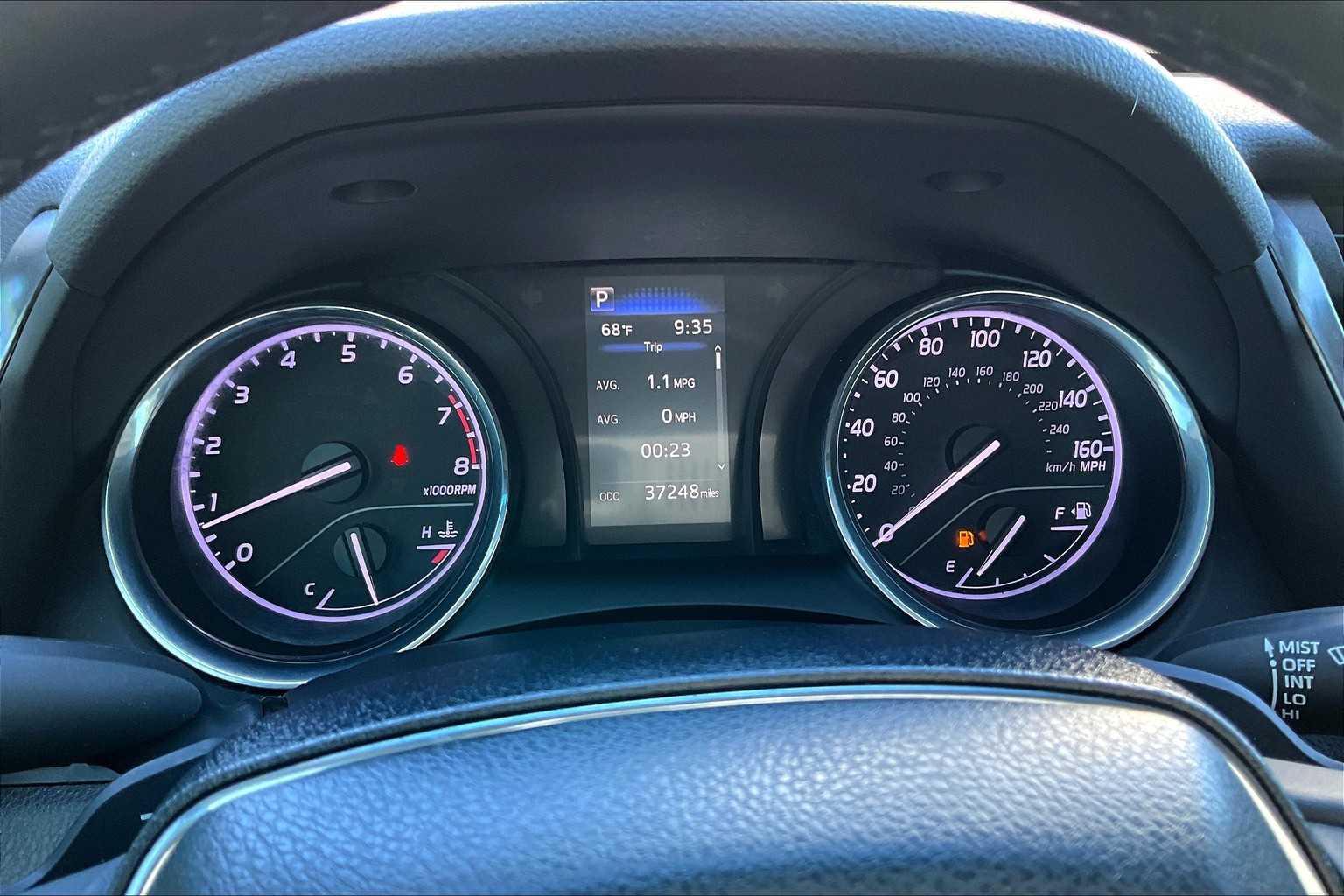 2020 Toyota Camry SE photo 23