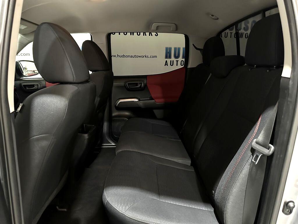 2018 Toyota Tacoma SR5 photo 21