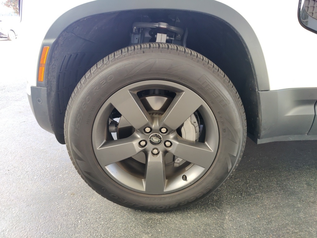 2025 Land Rover Defender 110 S photo 4