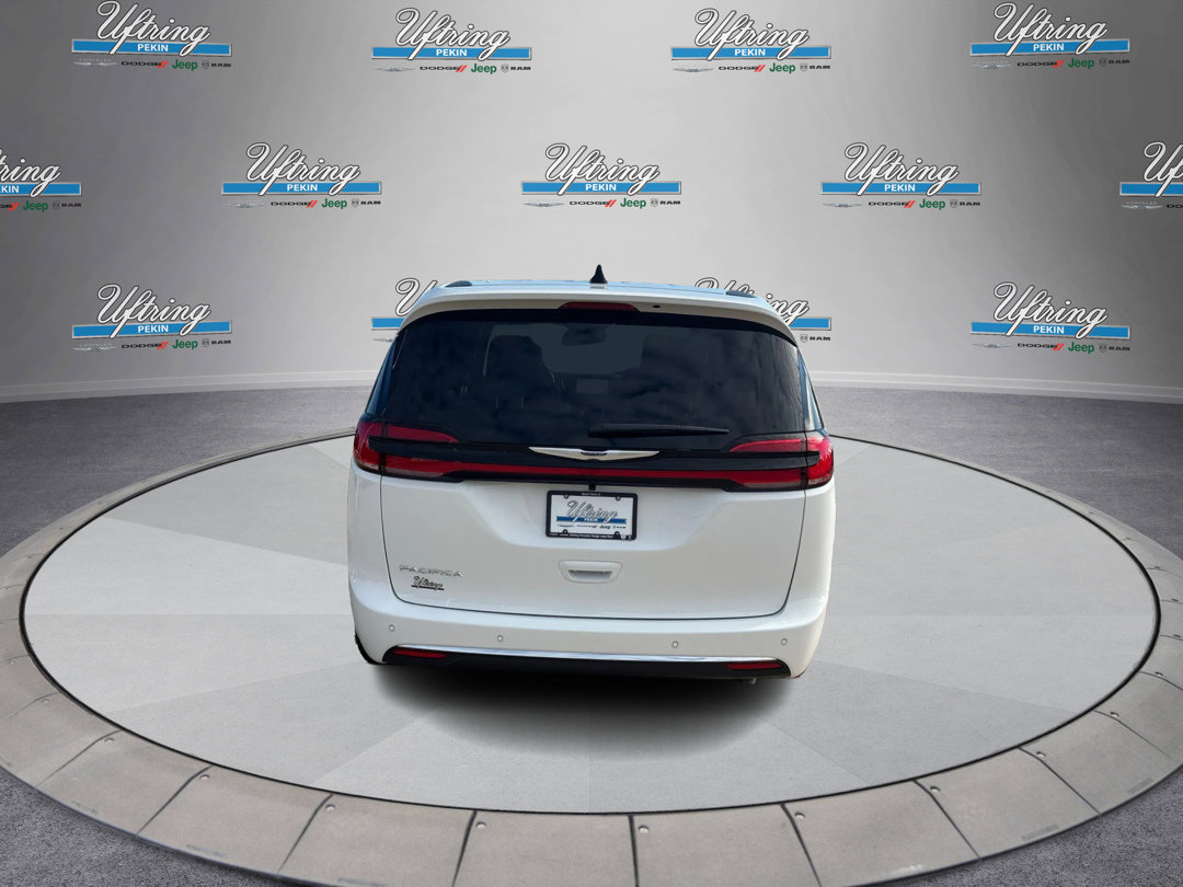 2026 Chrysler Pacifica photo 4