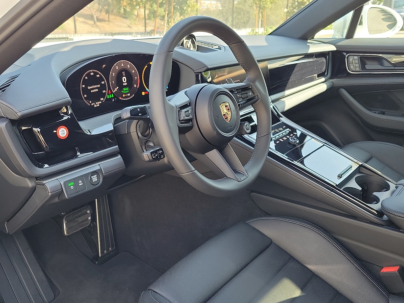 2025 Porsche Panamera E-Hybrid 4 photo 3