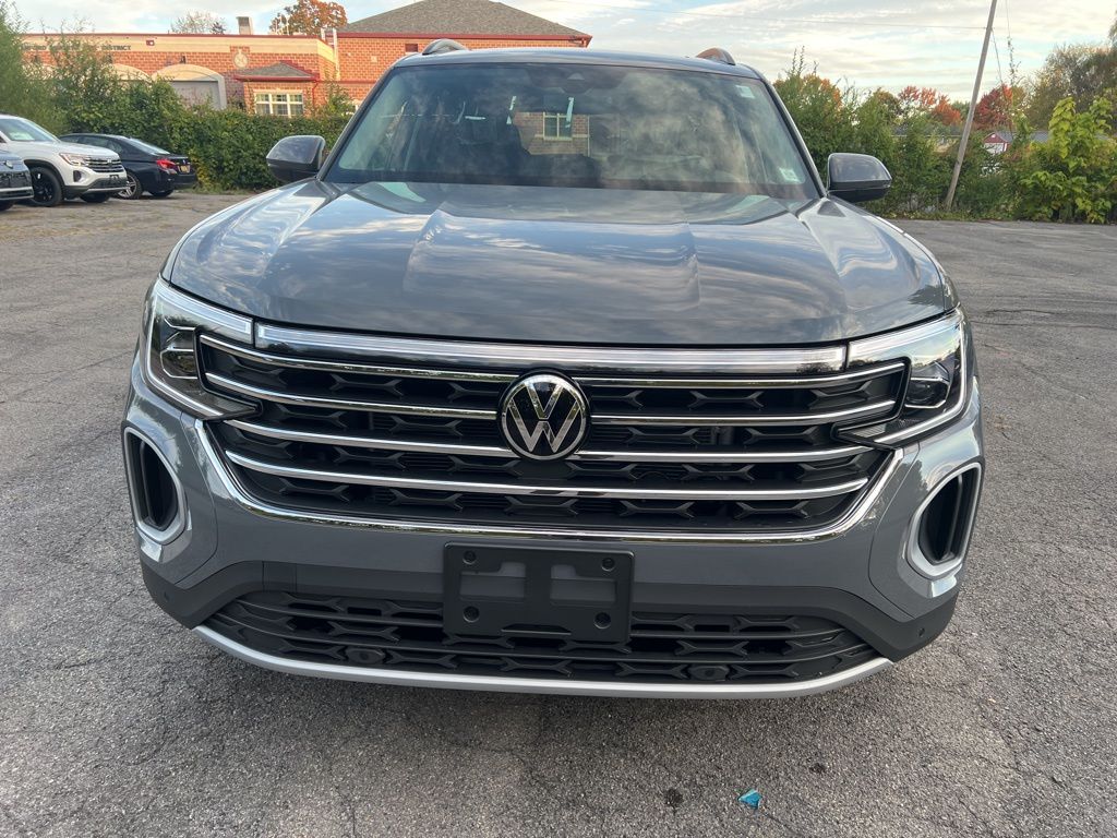 2026 Volkswagen Atlas SE Technology photo 2