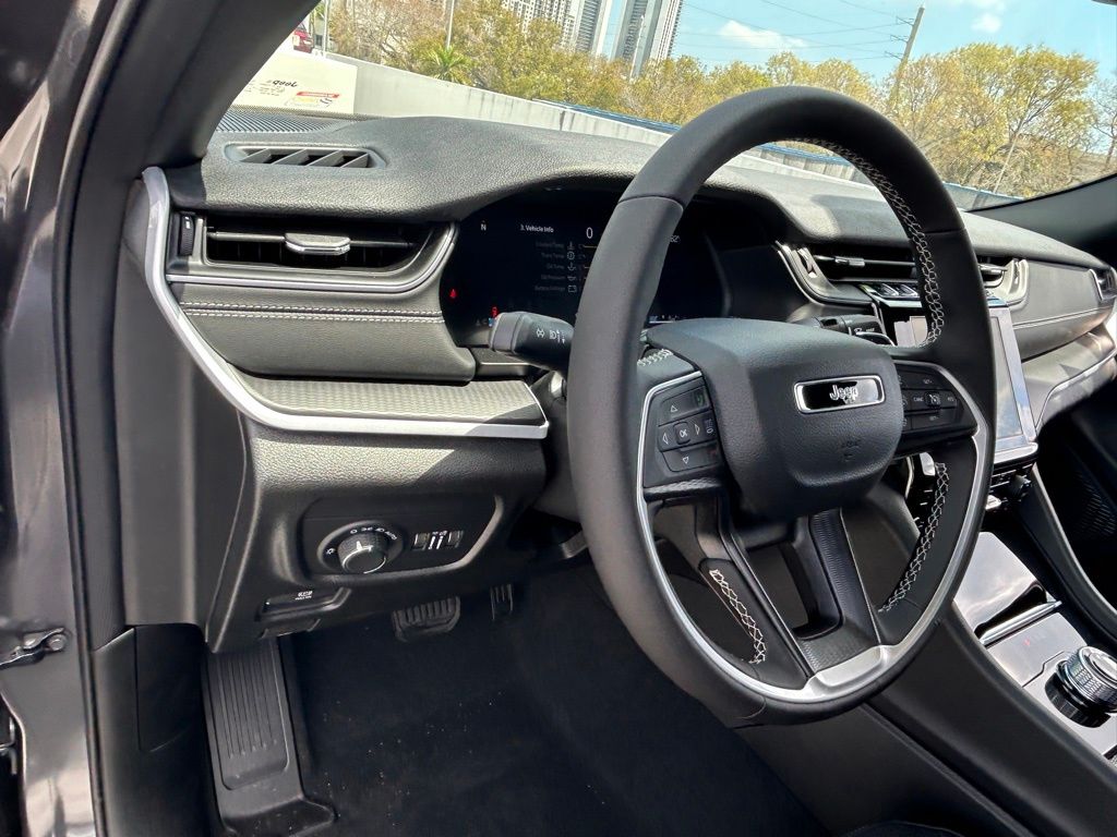 2025 Jeep Grand Cherokee Laredo X photo 31