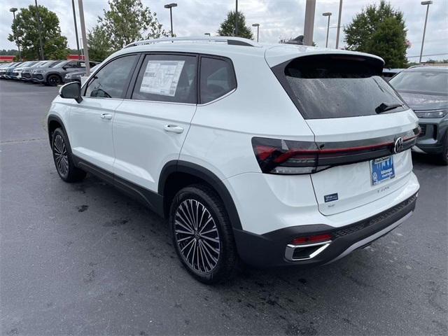 2025 Volkswagen Taos SE photo 4