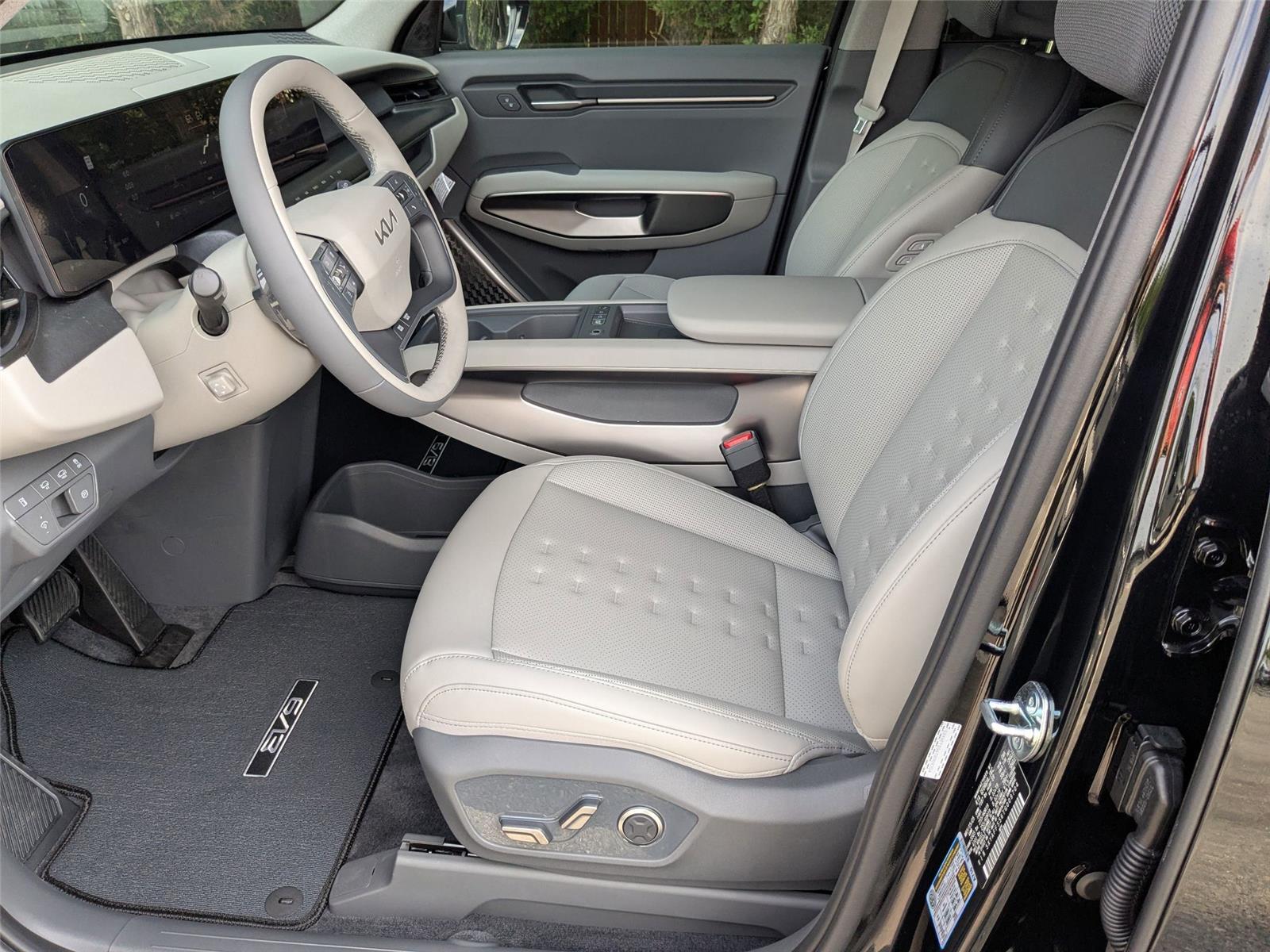 2026 Kia EV9 Wind photo 11