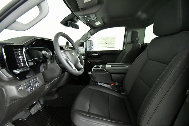 2025 Chevrolet Silverado 3500HD LT photo 4