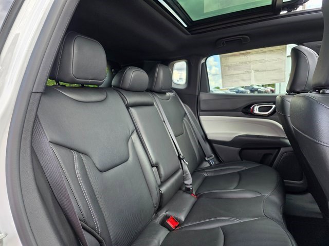 2025 Jeep Compass Limited photo 14