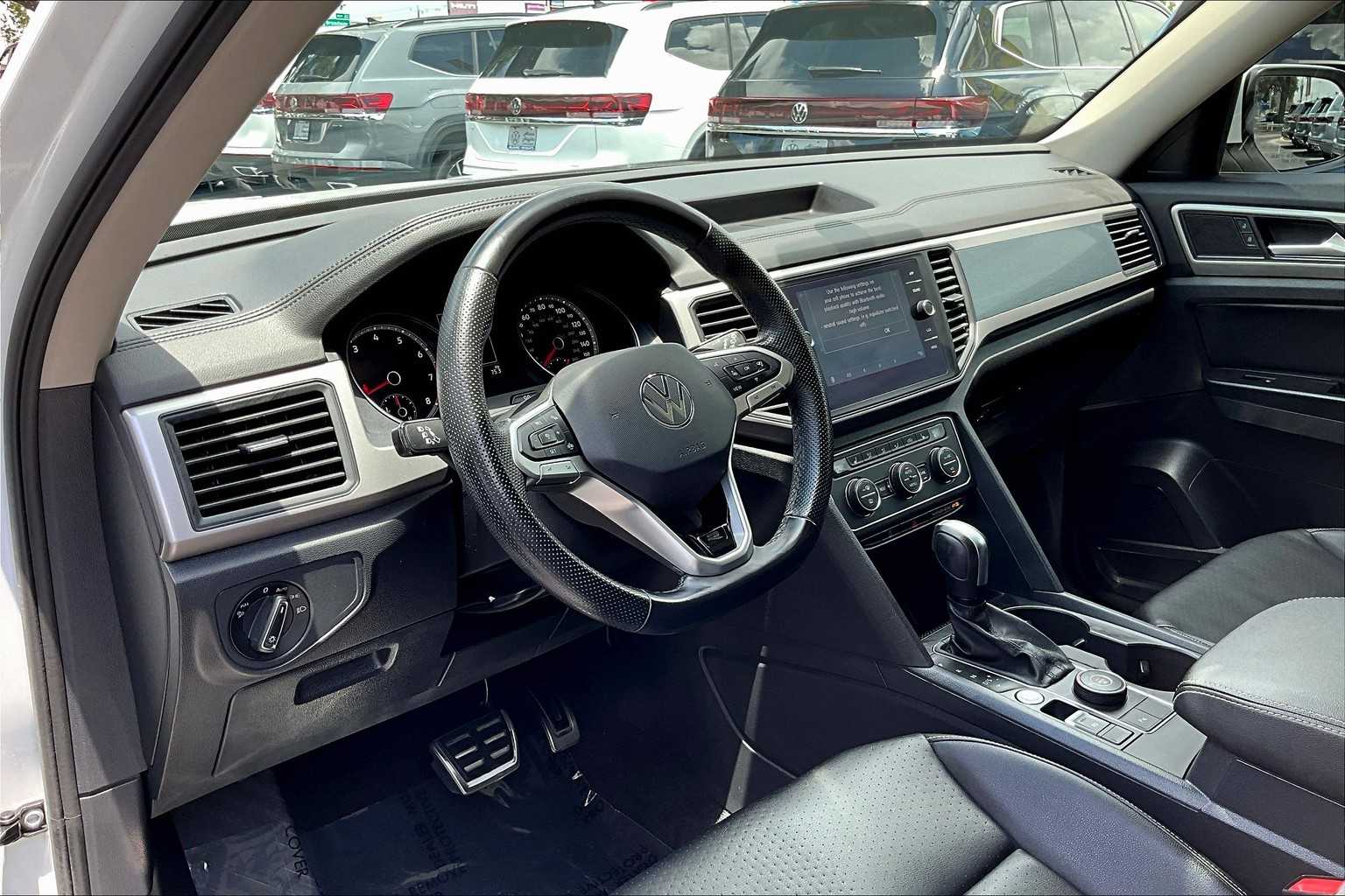 2021 Volkswagen Atlas SE Technology R-Line photo 16
