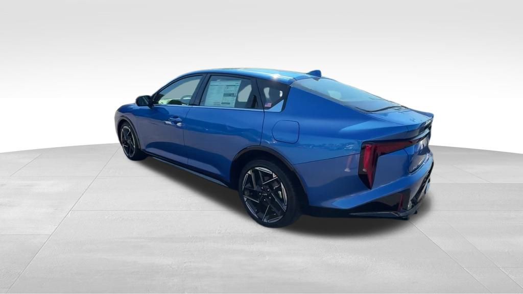 2025 Kia K4 GT-Line photo 3