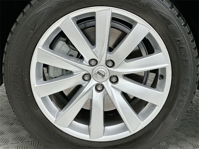 2018 Volvo XC90 T6 Momentum photo 2