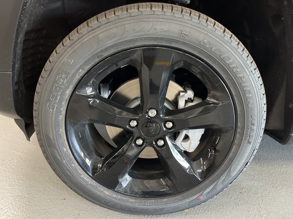 2025 Jeep Grand Cherokee Limited photo 3