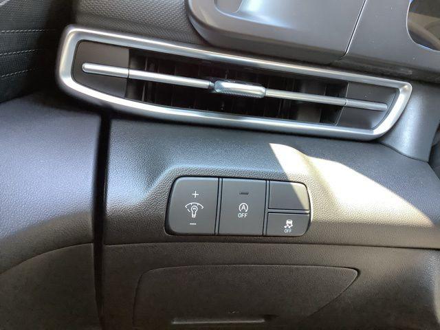 2025 Hyundai Elantra SE photo 31