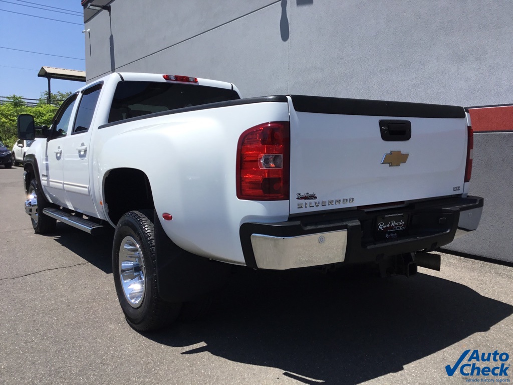 2011 Chevrolet Silverado 3500HD LTZ photo 7