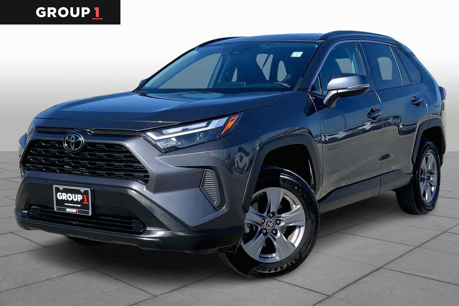 2024 Toyota RAV4 XLE's photo