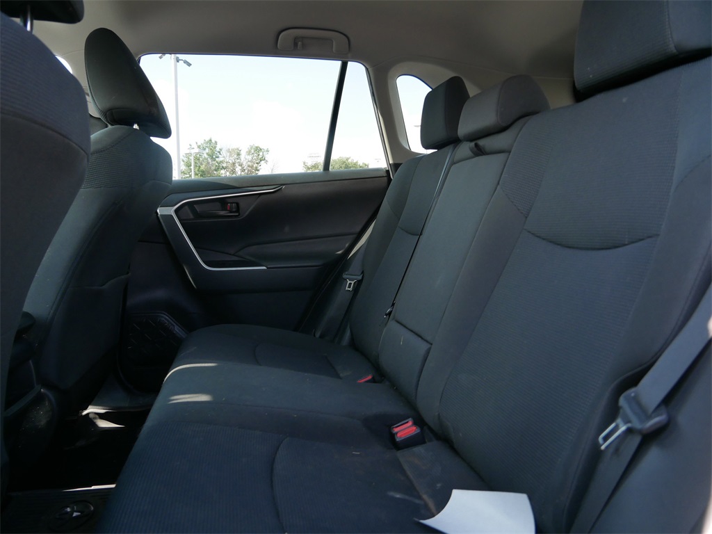 2021 Toyota RAV4 LE photo 9