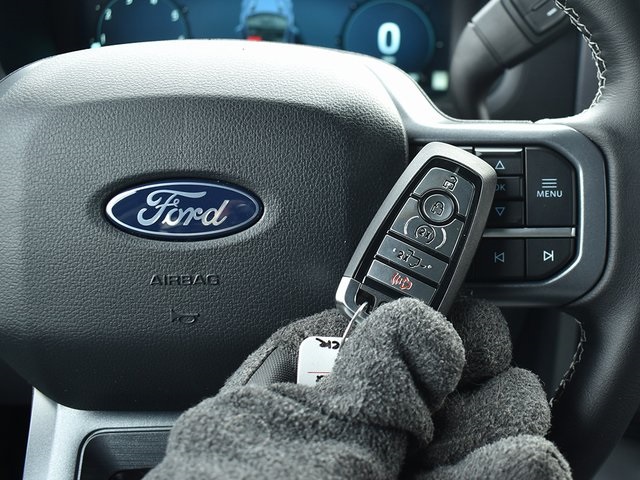 2025 Ford F-150 XLT photo 9