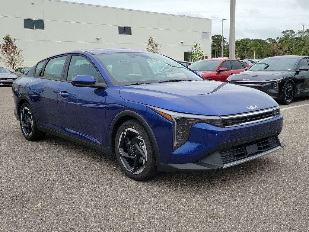 2025 Kia K4 EX photo 2