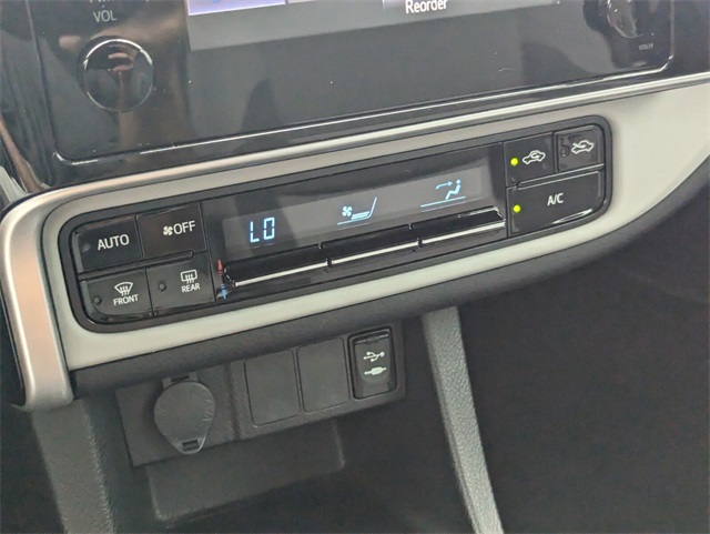 2019 Toyota Corolla L photo 18