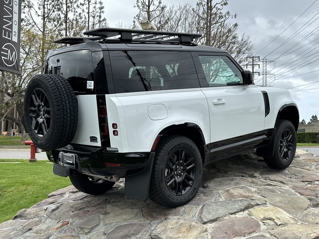 2023 Land Rover Defender 90 X-Dynamic SE photo 3