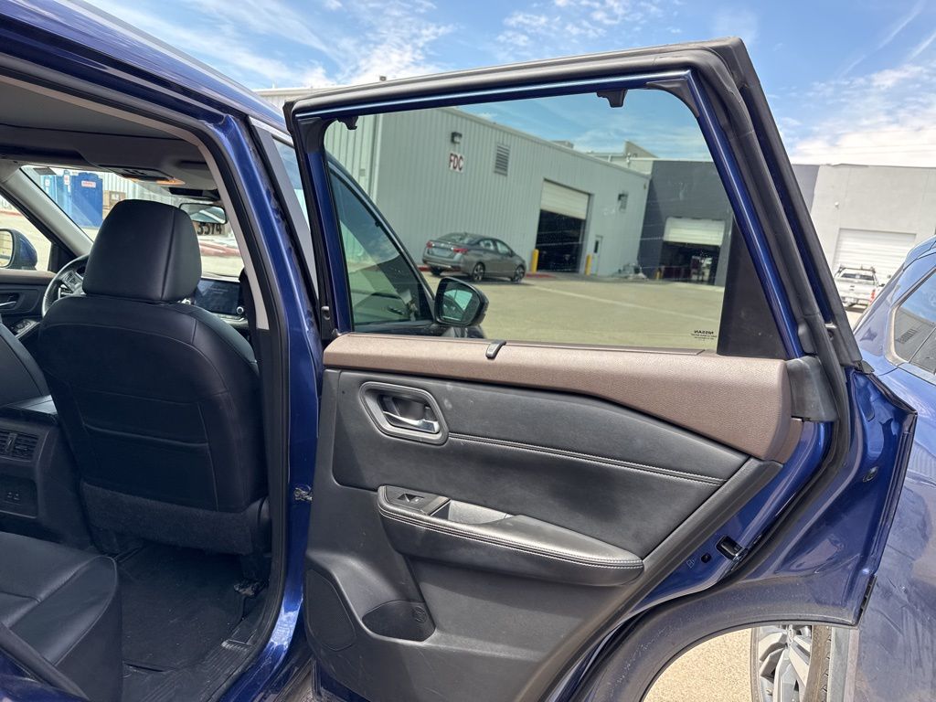2023 Nissan Rogue SV photo 12
