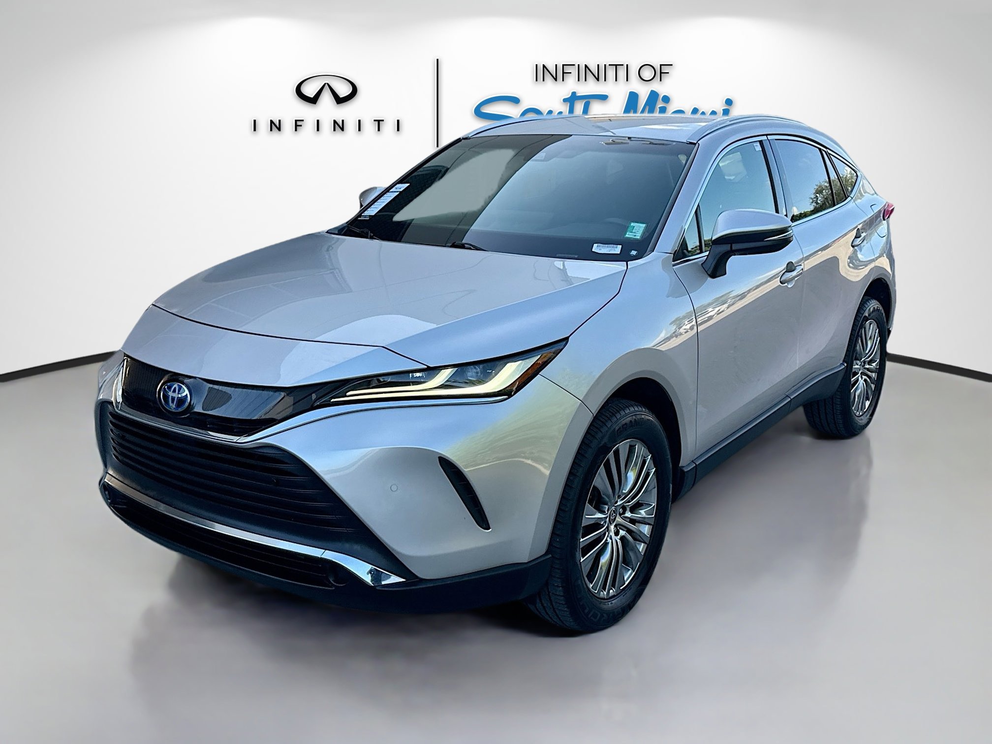 2022 Toyota Venza LE photo 3