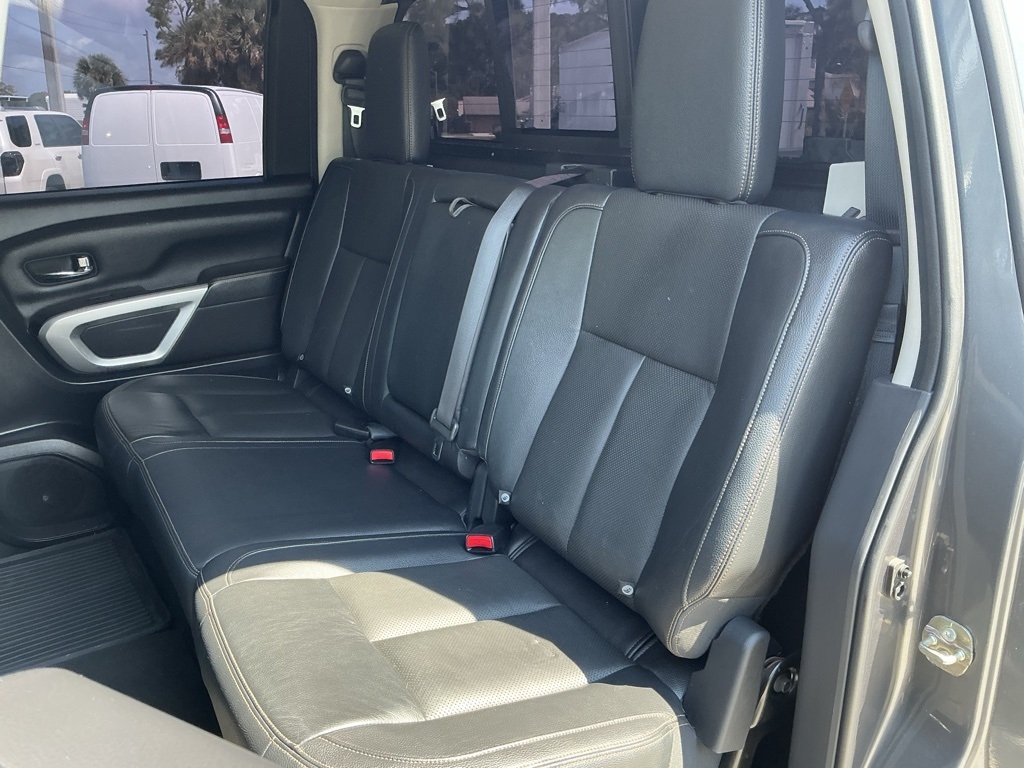 2019 Nissan Titan SL photo 14