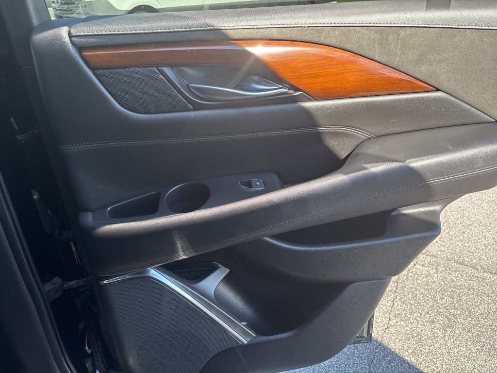 2019 Cadillac Escalade Luxury photo 21