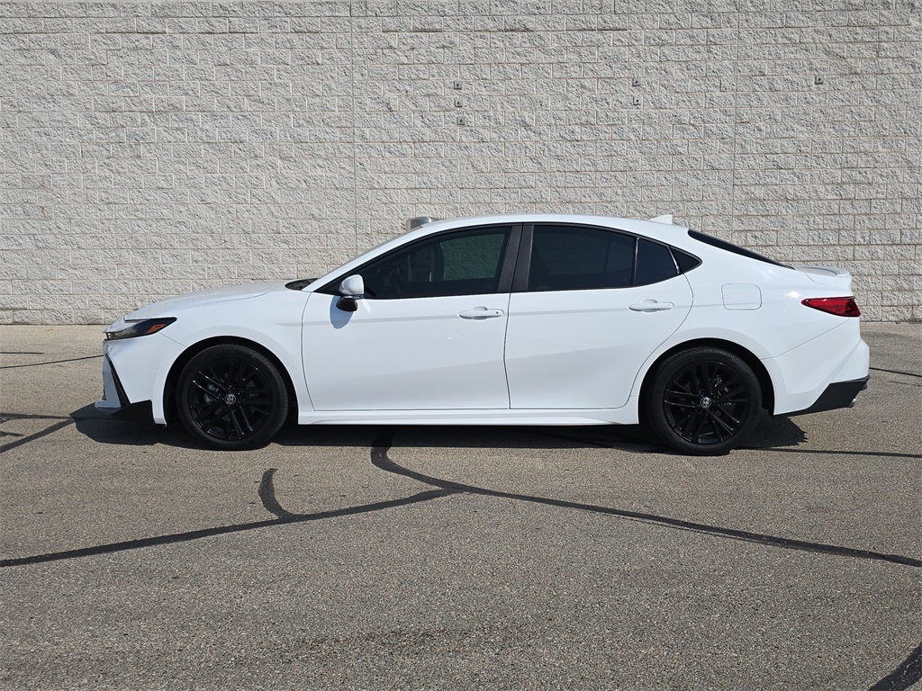 2025 Toyota Camry SE photo 10