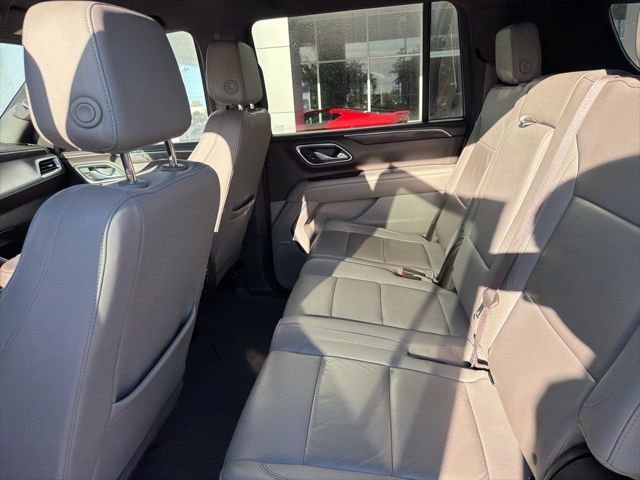 2023 Chevrolet Suburban LT photo 7