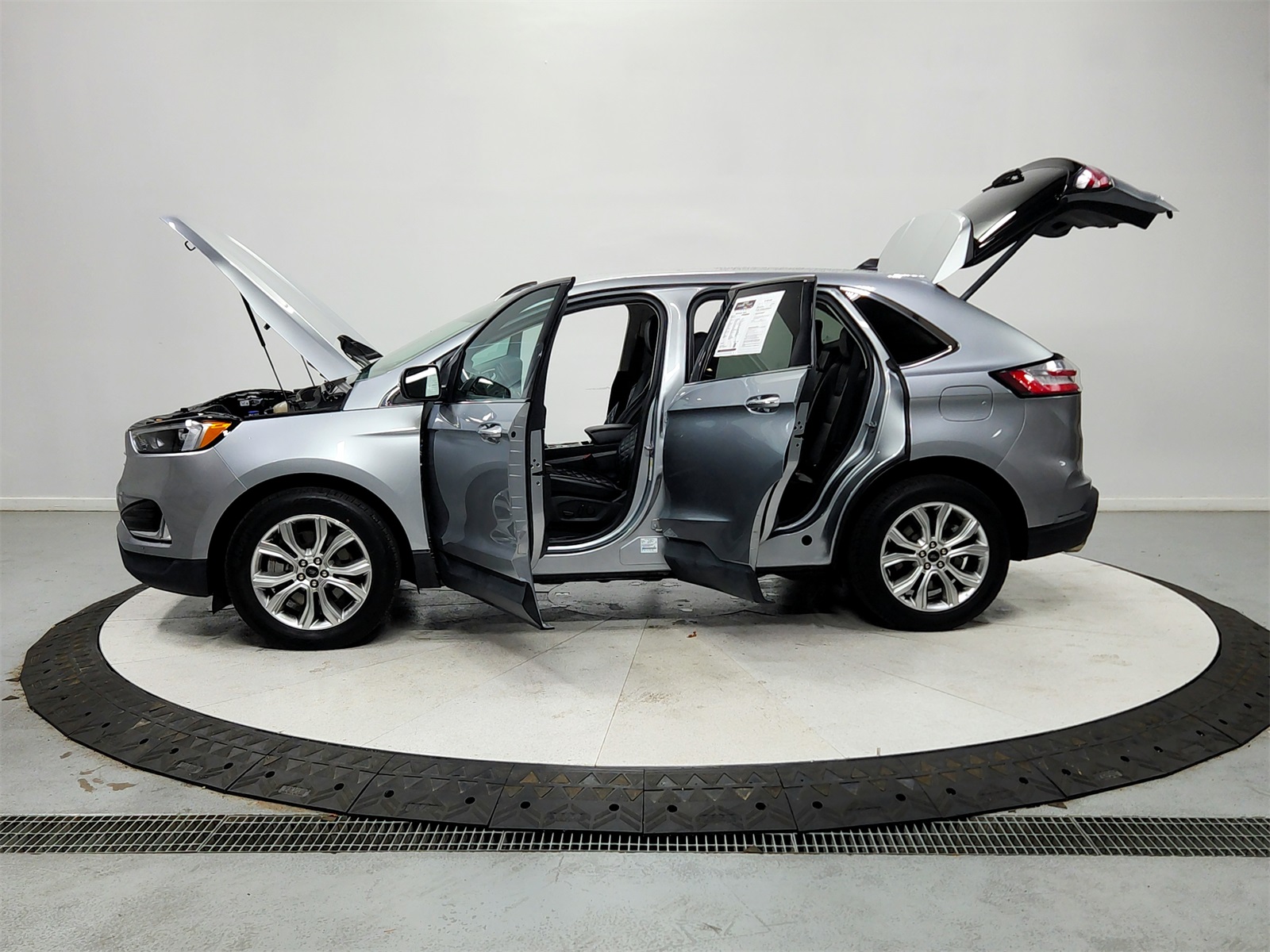 2024 Ford Edge Titanium photo 12