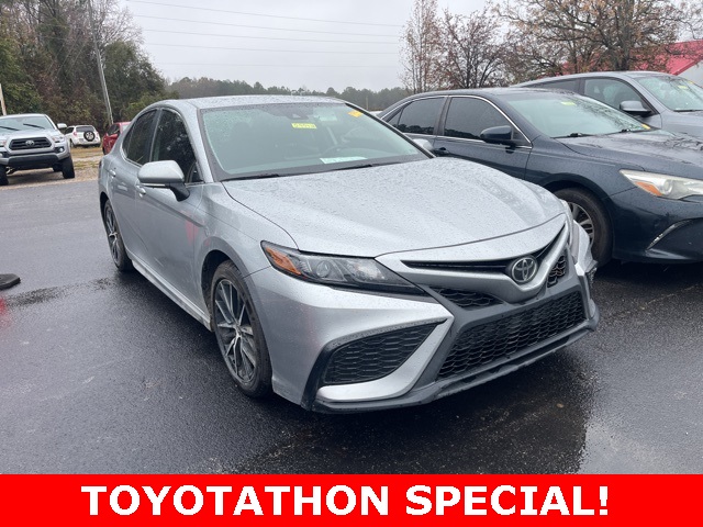 2023 Toyota Camry SE's photo