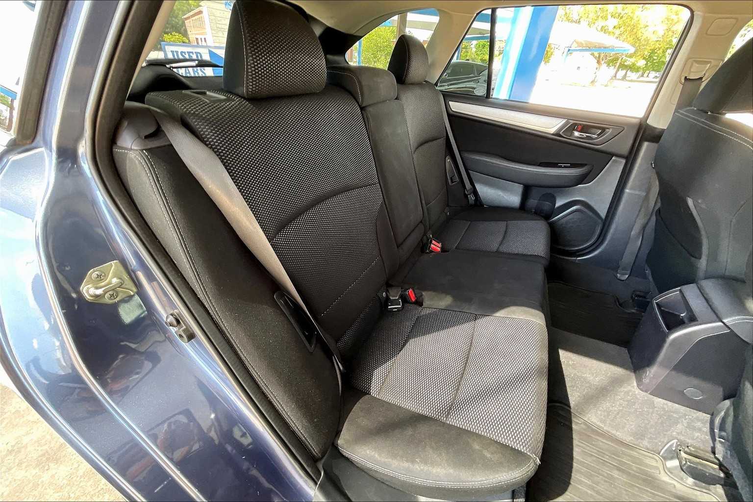 2017 Subaru Outback Premium photo 18