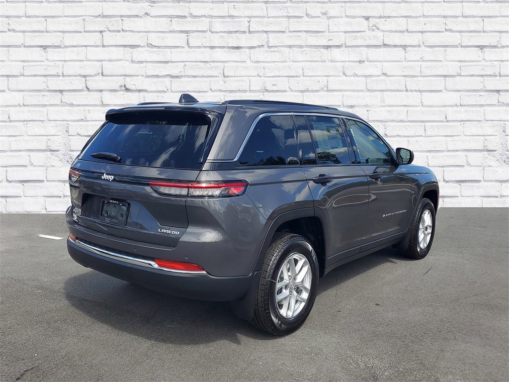 2025 Jeep Grand Cherokee Laredo X photo 2