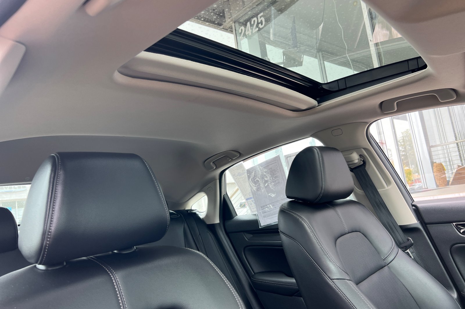 2024 Honda Civic Hatchback EX-L photo 12