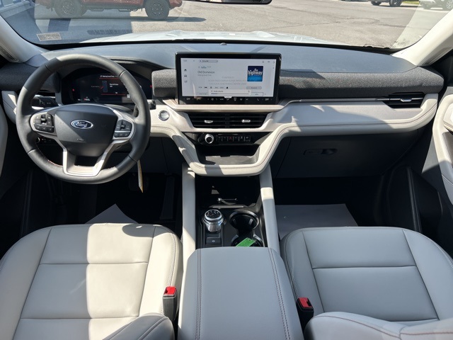 2025 Ford Explorer photo 16