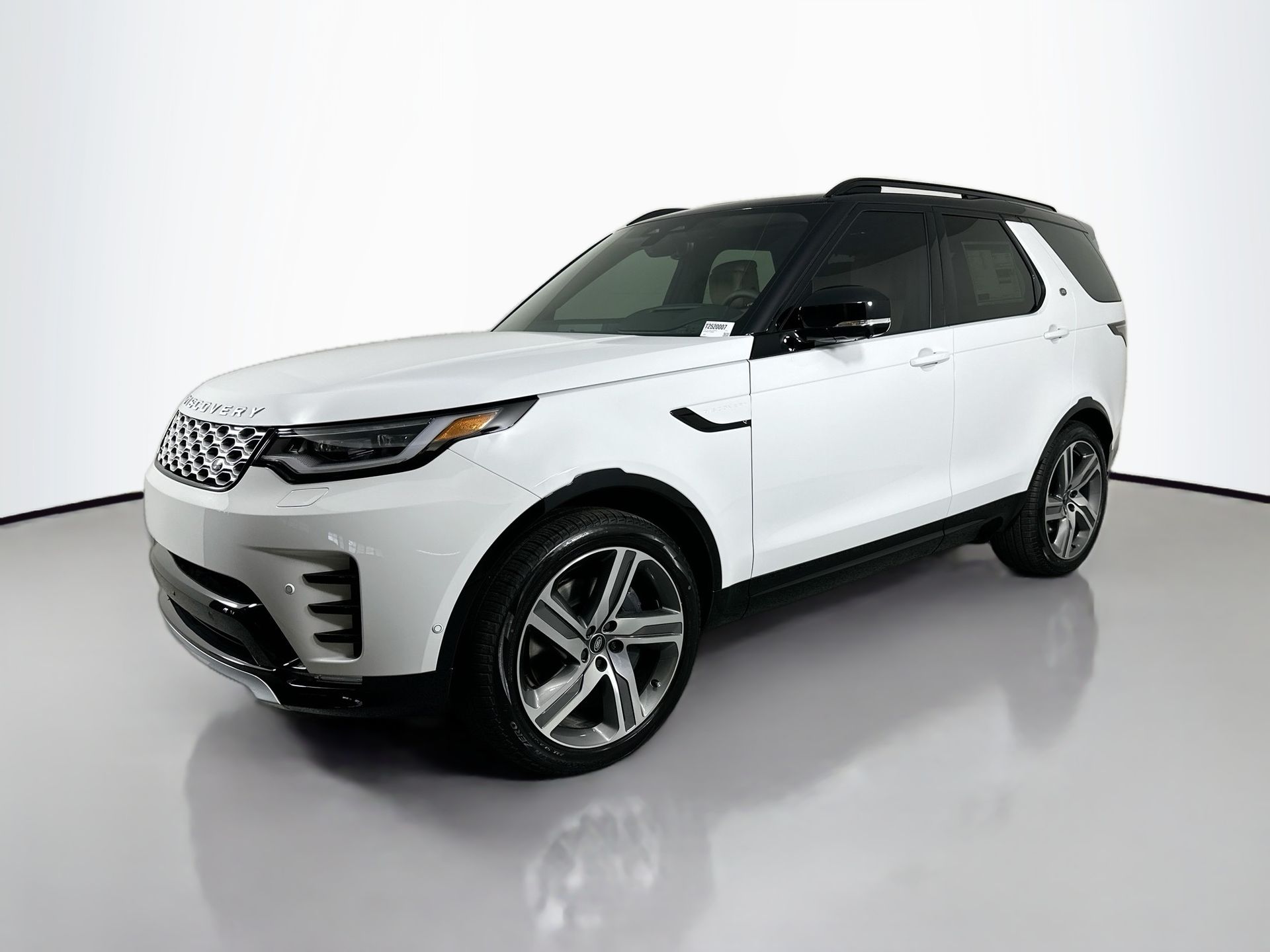 2026 Land Rover Discovery Gemini Edition's photo