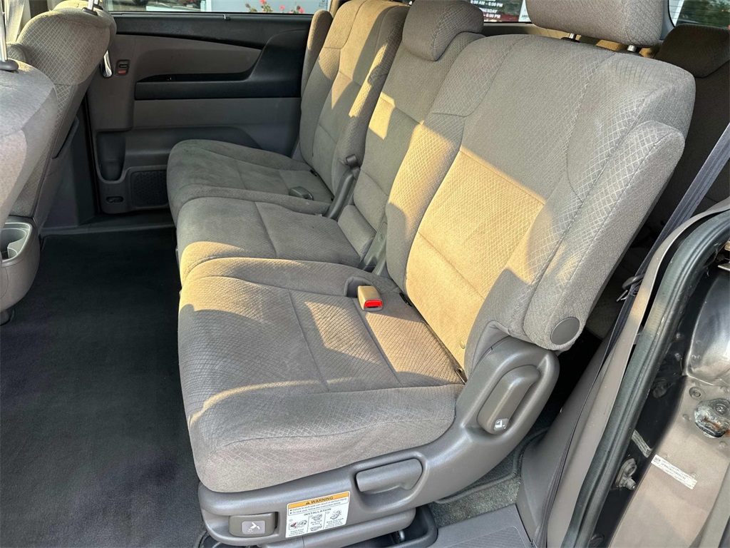 2016 Honda Odyssey SE photo 11