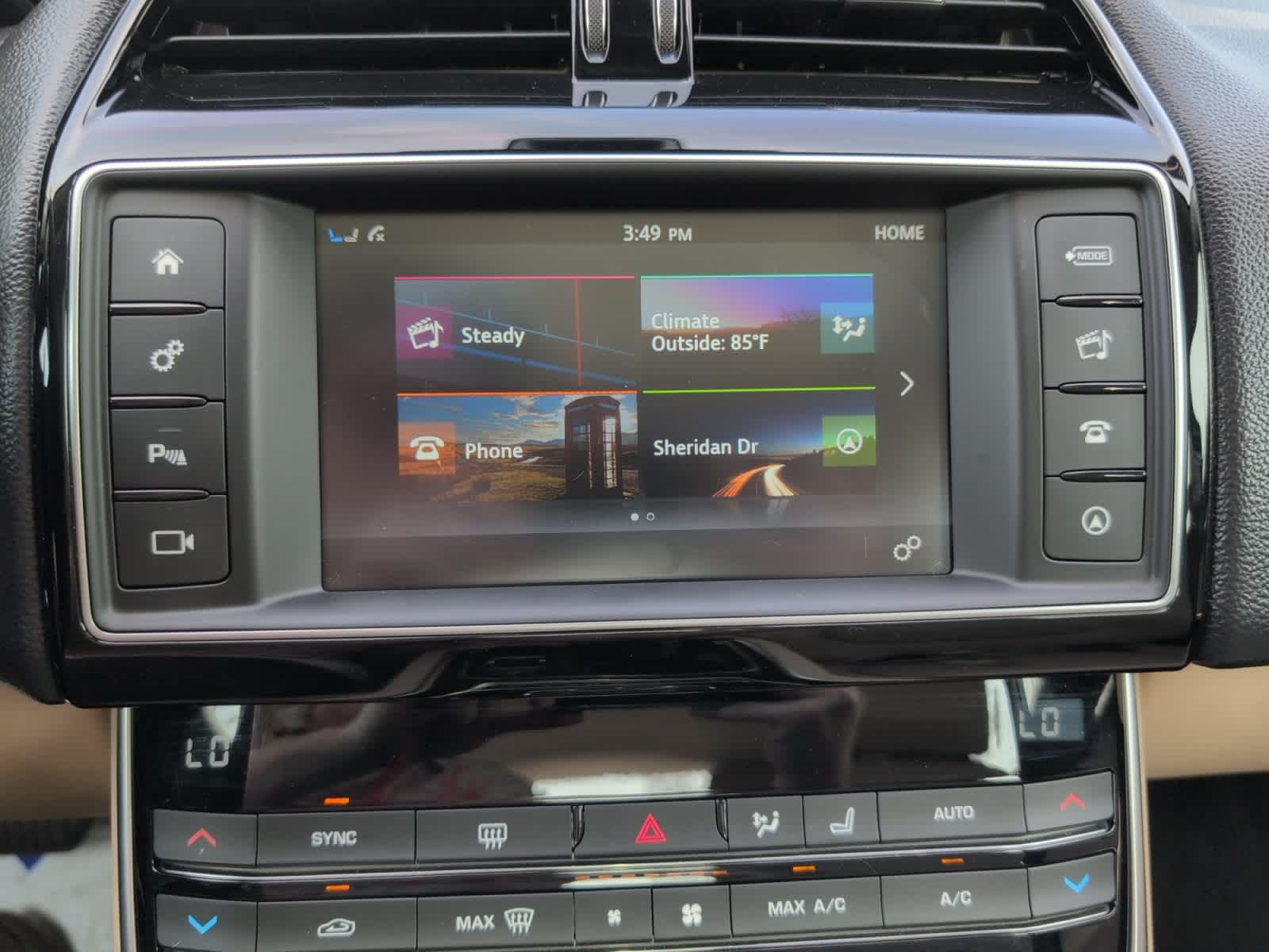2018 Jaguar XE Prestige photo 21