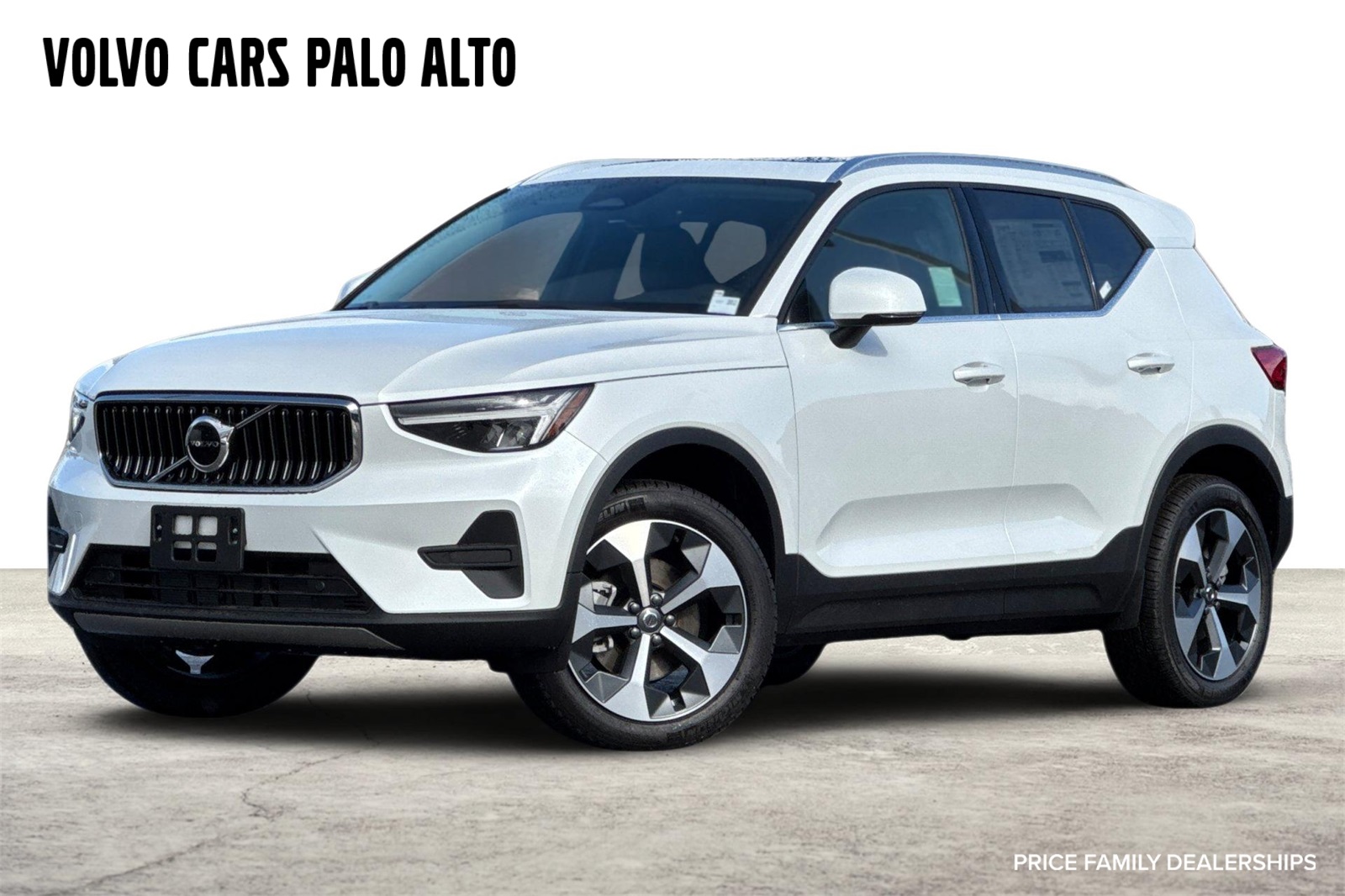2025 Volvo XC40 Core's photo