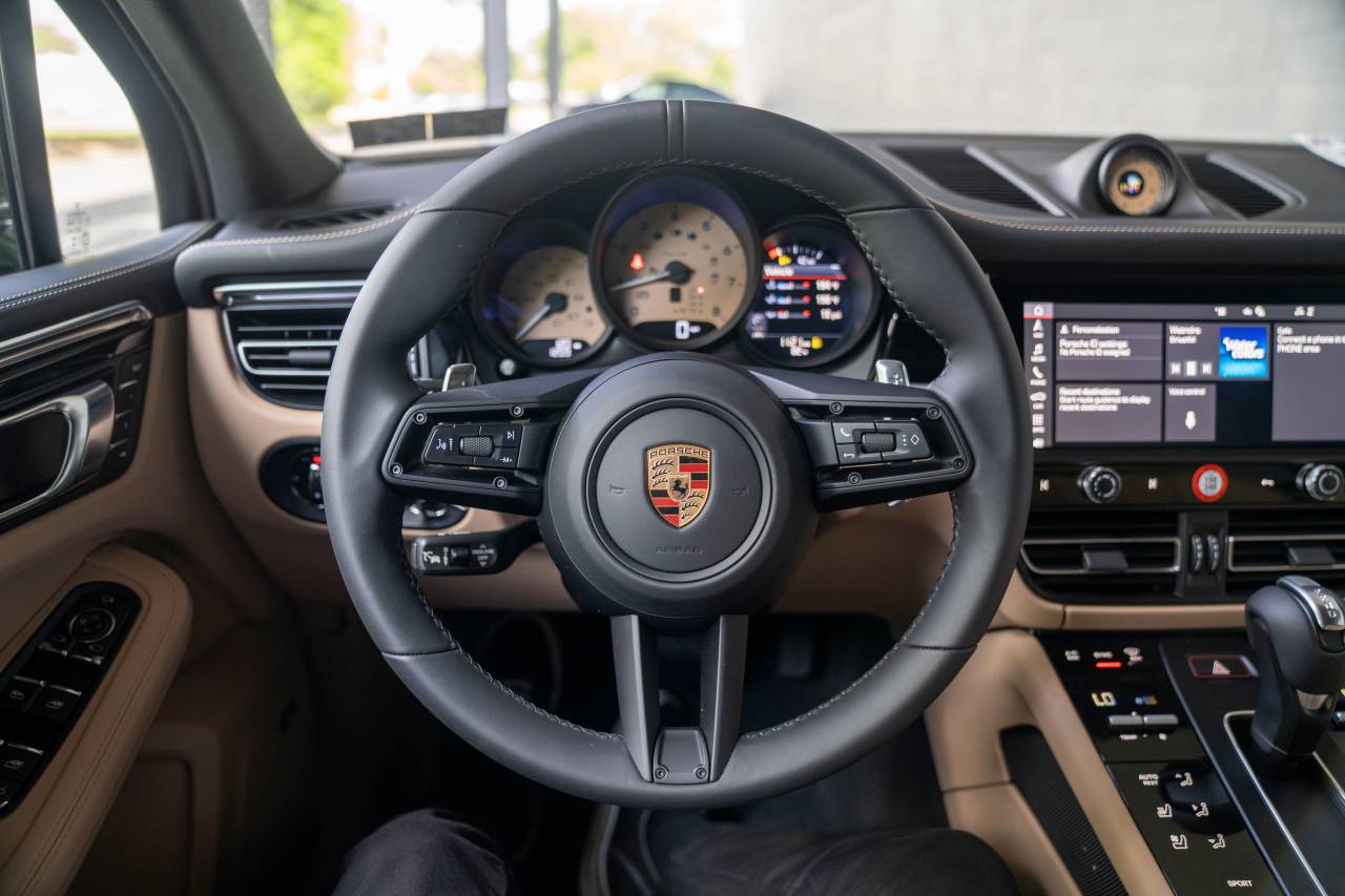2025 Porsche Macan S photo 7
