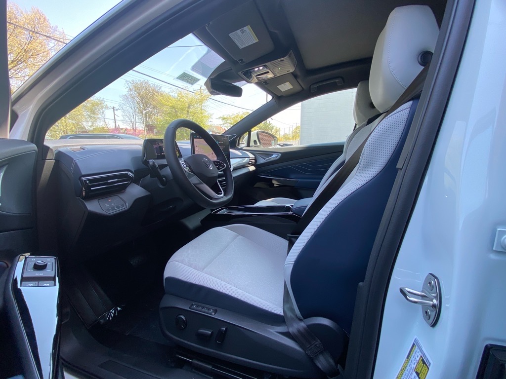 2025 Volkswagen ID.4 Pro Plus photo 8