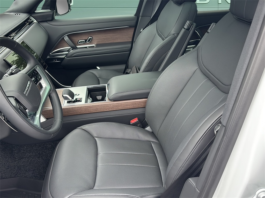 2025 Land Rover Range Rover SE photo 26