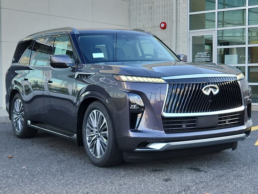 2025 Infiniti QX80 Luxe photo 2