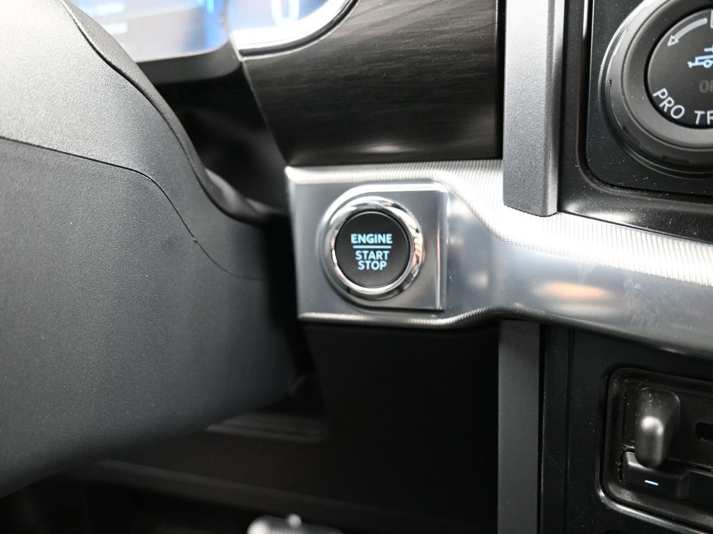 2025 Ford F-150 Lariat photo 16